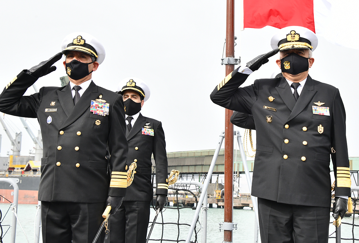 Oficial submarinista asume la Comandancia General de Operaciones del Pacífico